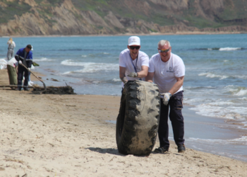 أوتيكو روسيا تدعم المبادرة التطوعية لتنظيف الشواطئ